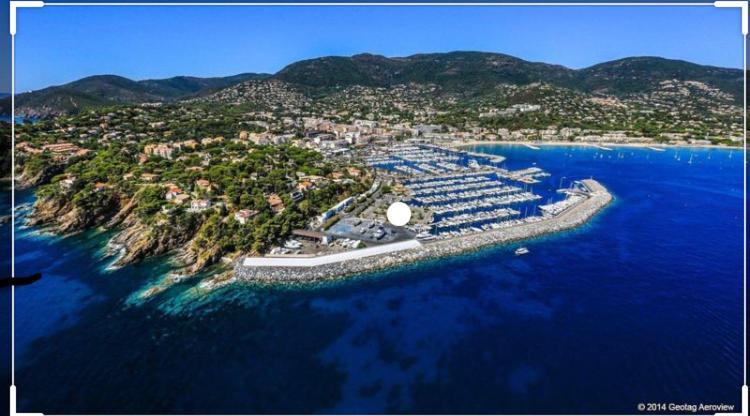 Cavalaire Vue Mer Au Loin Maisonnette Tout Equipee Pour 4 Personnes Avec Piscine Clim Wifi Velos Tv Barbecues Luaran gambar
