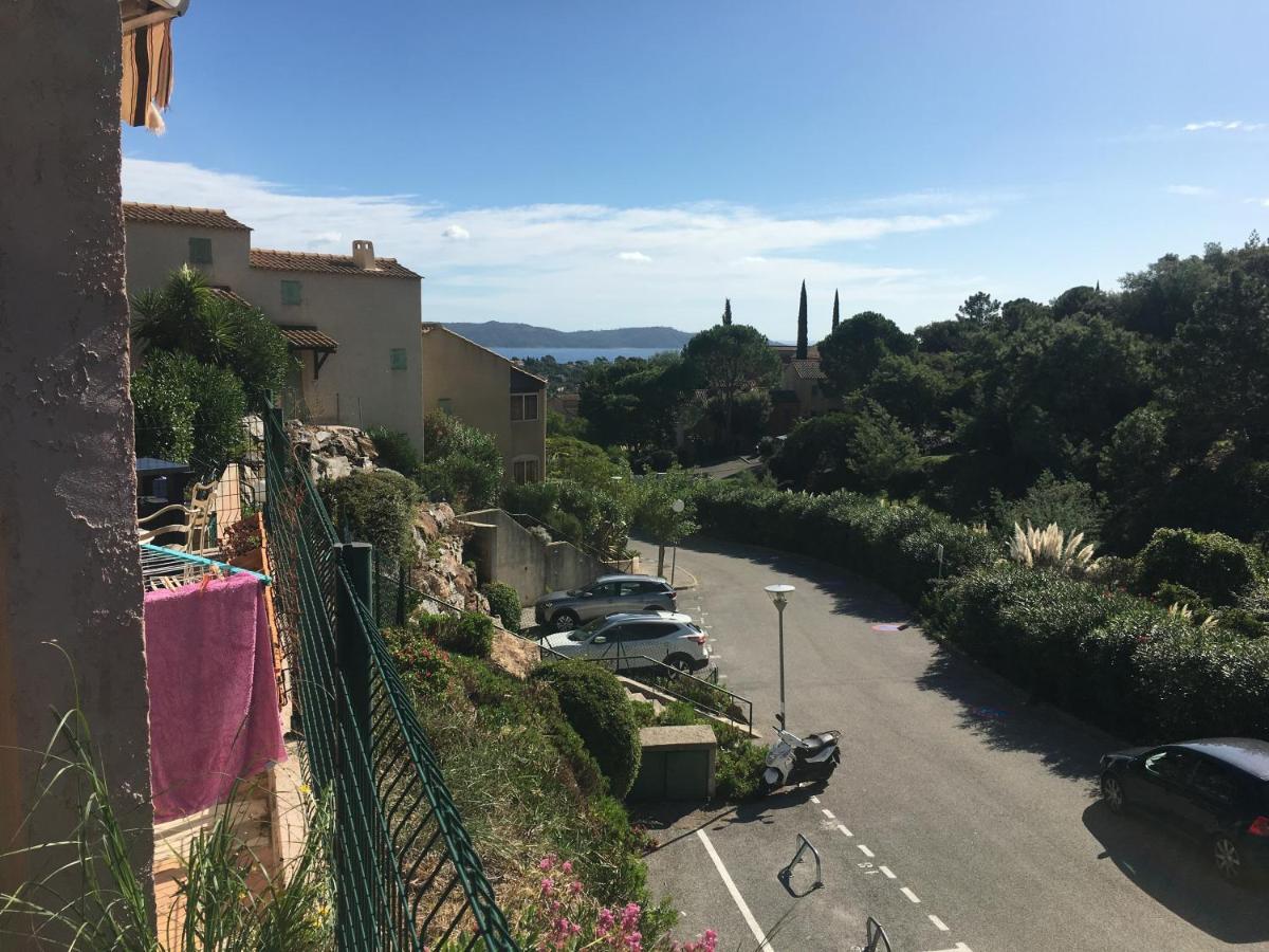 Cavalaire Vue Mer Au Loin Maisonnette Tout Equipee Pour 4 Personnes Avec Piscine Clim Wifi Velos Tv Barbecues Luaran gambar