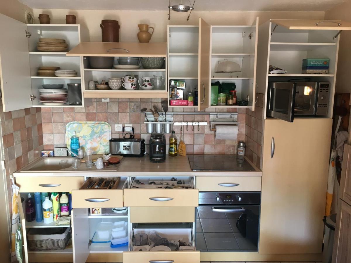 Cavalaire Vue Mer Au Loin Maisonnette Tout Equipee Pour 4 Personnes Avec Piscine Clim Wifi Velos Tv Barbecues Luaran gambar