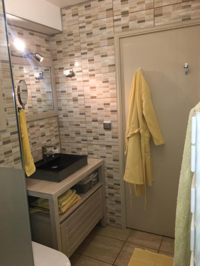 Cavalaire Vue Mer Au Loin Maisonnette Tout Equipee Pour 4 Personnes Avec Piscine Clim Wifi Velos Tv Barbecues Luaran gambar