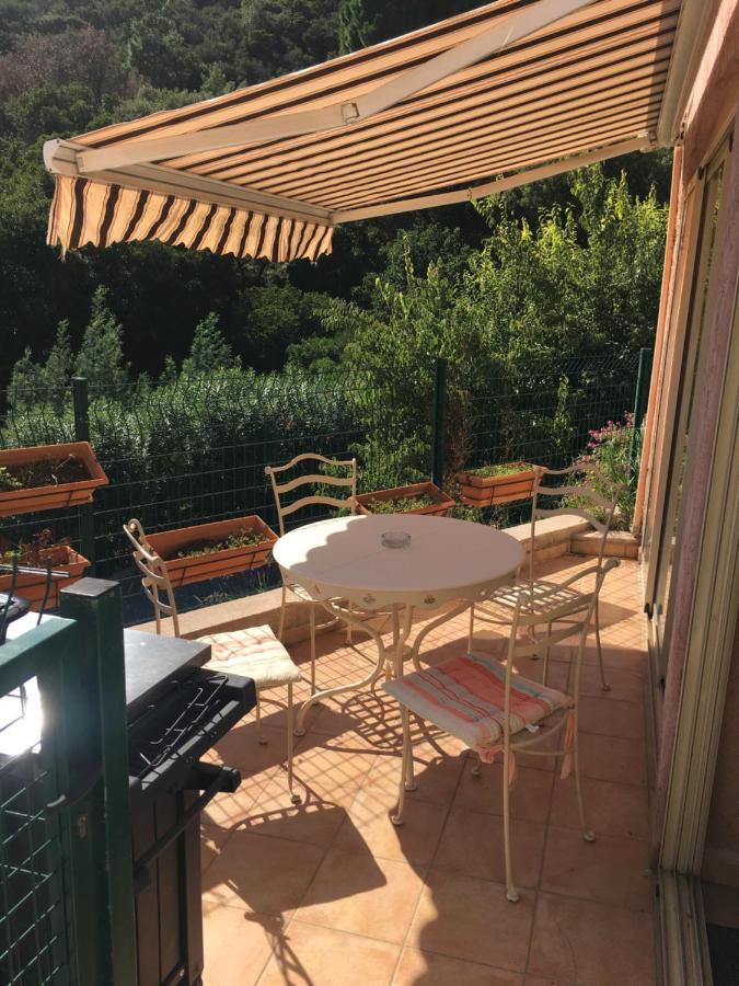 Cavalaire Vue Mer Au Loin Maisonnette Tout Equipee Pour 4 Personnes Avec Piscine Clim Wifi Velos Tv Barbecues Luaran gambar