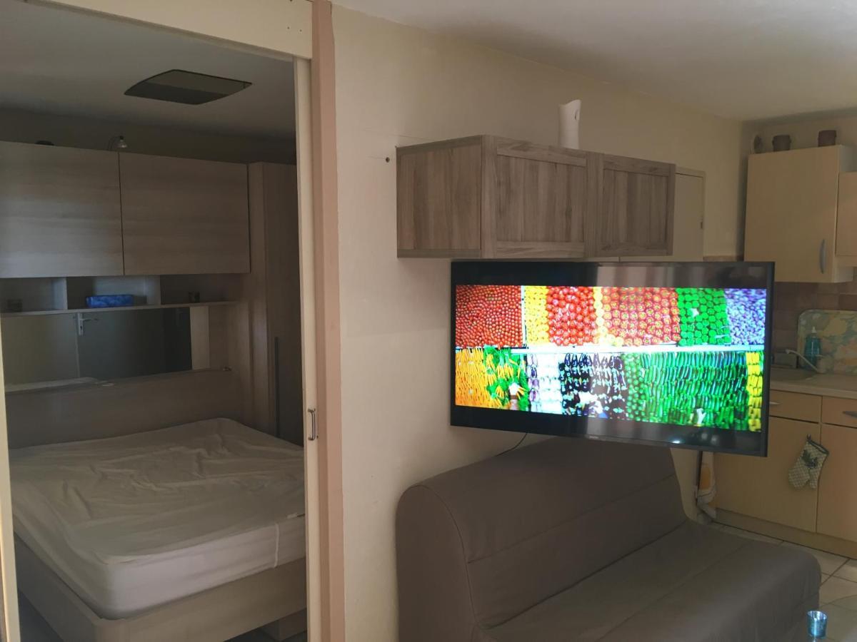Cavalaire Vue Mer Au Loin Maisonnette Tout Equipee Pour 4 Personnes Avec Piscine Clim Wifi Velos Tv Barbecues Luaran gambar