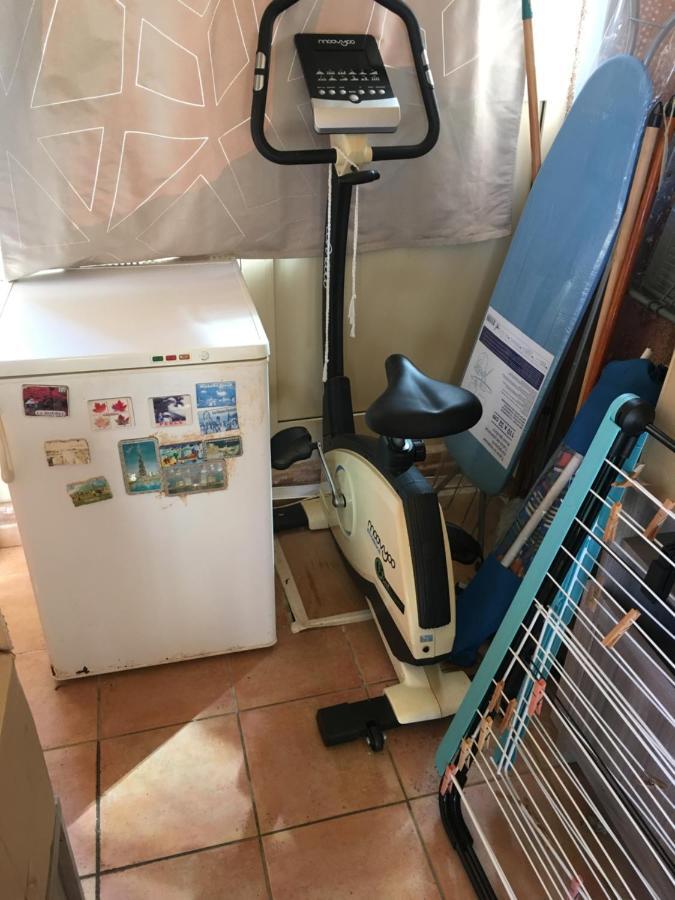 Cavalaire Vue Mer Au Loin Maisonnette Tout Equipee Pour 4 Personnes Avec Piscine Clim Wifi Velos Tv Barbecues Luaran gambar