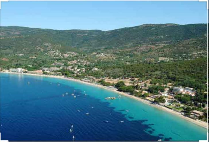 Cavalaire Vue Mer Au Loin Maisonnette Tout Equipee Pour 4 Personnes Avec Piscine Clim Wifi Velos Tv Barbecues Luaran gambar