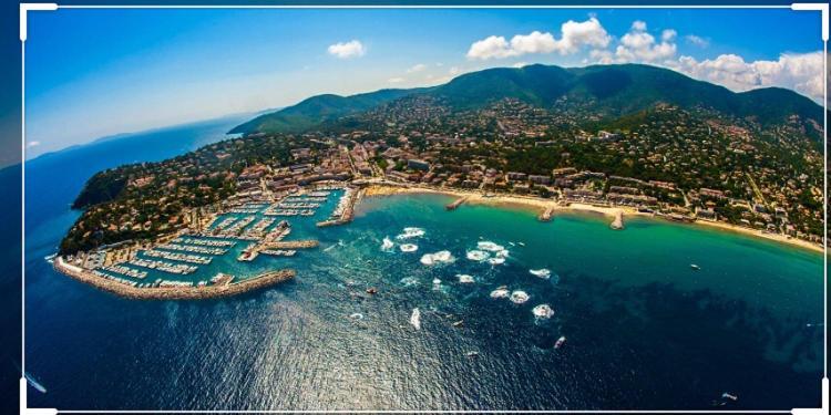 Cavalaire Vue Mer Au Loin Maisonnette Tout Equipee Pour 4 Personnes Avec Piscine Clim Wifi Velos Tv Barbecues Luaran gambar