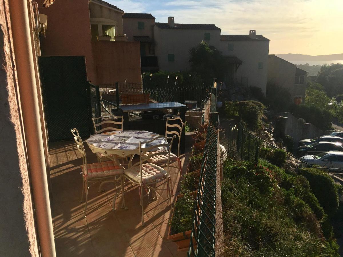 Cavalaire Vue Mer Au Loin Maisonnette Tout Equipee Pour 4 Personnes Avec Piscine Clim Wifi Velos Tv Barbecues Luaran gambar