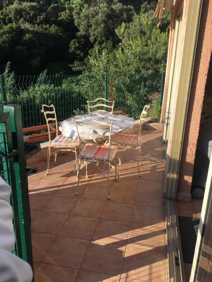 Cavalaire Vue Mer Au Loin Maisonnette Tout Equipee Pour 4 Personnes Avec Piscine Clim Wifi Velos Tv Barbecues Luaran gambar