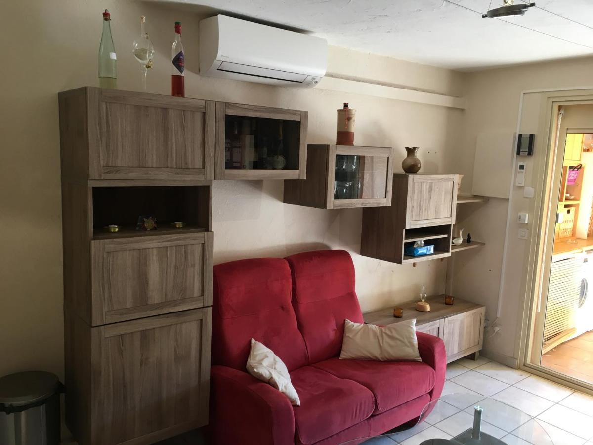 Cavalaire Vue Mer Au Loin Maisonnette Tout Equipee Pour 4 Personnes Avec Piscine Clim Wifi Velos Tv Barbecues Luaran gambar